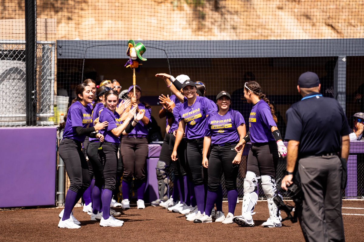wnmu_sb's tweet photo. Exhibition Sunday 🥎

#wnmu #rarebreed https://t.co/qmrYpZsZHo