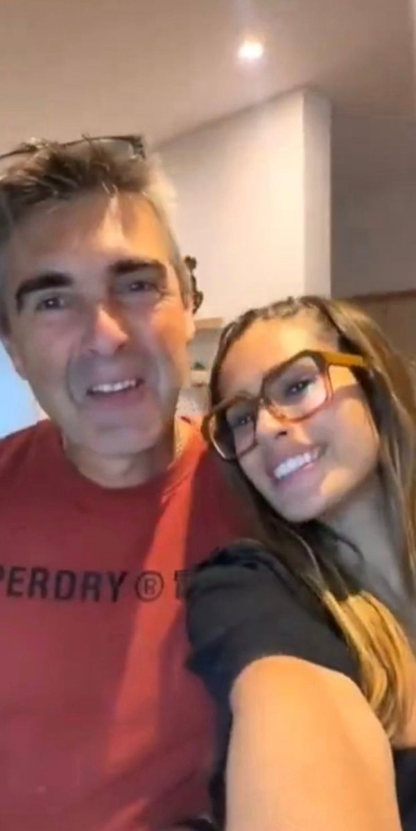 _Cin1610Cin's tweet photo. Mira esa caritaaaaaa con su papa!! Me encanto el videito 🥰 https://t.co/YSSvSCptkz