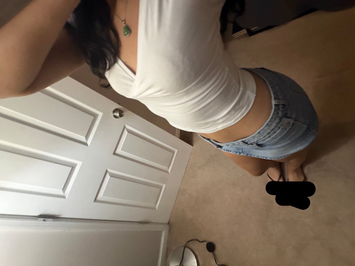 bendpriyaover's tweet photo. Just a little brown girl seeing how quick the racist whites notice https://t.co/J8Wvgtxtjr