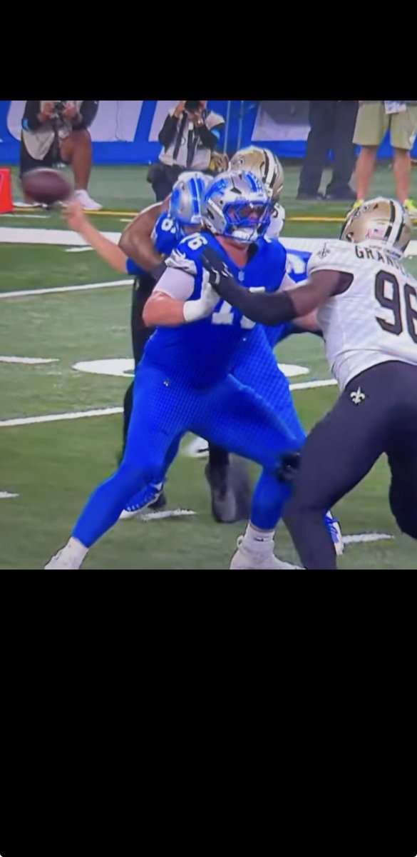 SauceYahshua's tweet photo. Sick of this shit, @NFLOfficiating @nfl what’s the fucking difference? How was one an incompletion and the other a fumble!? https://t.co/WiHWgwEhgV