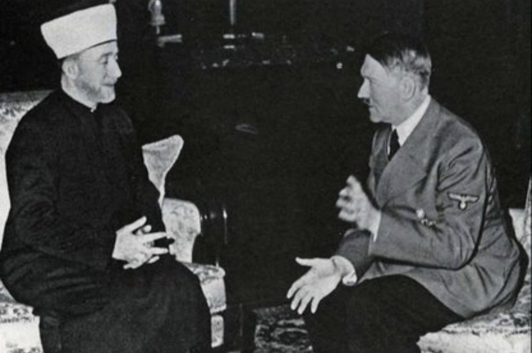 amandier_80's tweet photo. La lie de l'humanité : falsifier l’Histoire, tordre les faits et inventer un récit pour servir et réprendre l'ideologie en vogue ; le palestinisme.

Ici l’immonde révisionnisme d’une pseudo " experte " à l’ONU.

Albanese profane la mémoire des victimes de la Shoah.
Elle détourne le langage des camps pour effacer les Juifs.
Elle vide le mot antisémitisme de son sens et musèle les Juifs d’aujourd’hui.

Que chacun voit l’écart :
ce que les nazis disaient eux-mêmes en 1942  
" l’antisémitisme vise uniquement les Juifs, pas les Arabes " ,
et ce qu’une rapporteuse de l’ONU raconte 80 ans plus tard.

Le grand mufti de Jérusalem, Amin al-Husseini, photographié avec Hitler, réfugié à Berlin pendant la guerre, allié du régime nazi, a contribué au recrutement d’unités musulmanes pour la Waffen-SS, dont la division Handschar, et a milité pour que la "solution "nazie s’étende aux Juifs du Moyen-Orient

➡️https://t.co/MoyDv8UsIy

#Onu #israel #Shoah #Negationnisme #antisemitisme
#palestinisme #hamas
1/3 👇
