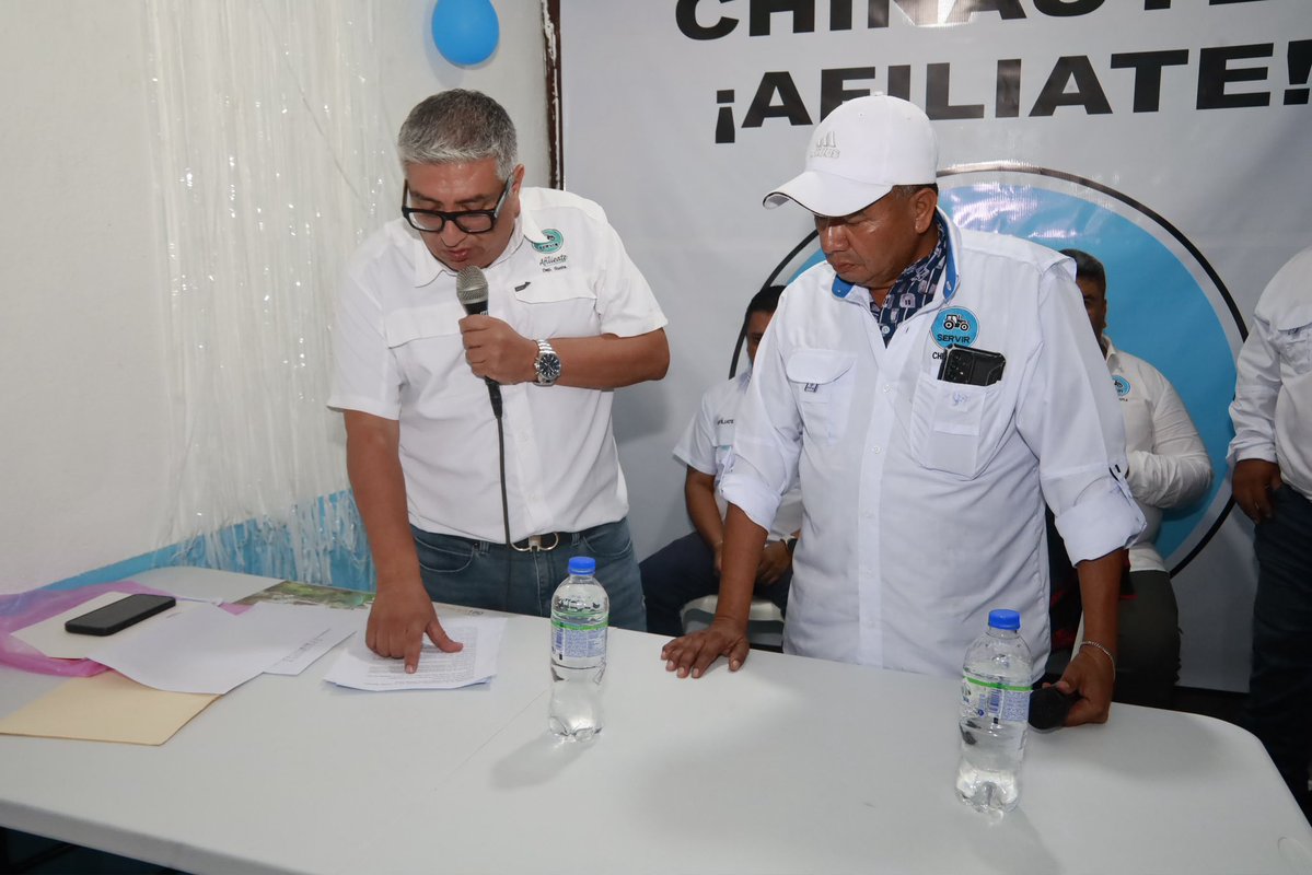 RamonHernande23's tweet photo. En Chinautla Partido 
SERVIR ya es legal 

El Partido SERVIR quedó este domingo Legalizado en el municipio de Chinautla bajo el liderazgo de Marcelo Flores más conocido como “El Gordo del Agua” al realizarse la asamblea municipal 

En su intervención Marcelo Flores recordó a los presentes el proceso de construir una organización política competitiva, aunque los otros proyectos políticos intentan entrampar el camino, cuando el pueblo quiere y Dios lo permite, los grandes cambios ocurren. 

"Estamos trabajando unidos muchas personas para lograr los grandes cambios que Chinautla necesita" expreso Marcelo Flores.

Por su parte el Ingeniero Simón Cabrera, Secretario Departamental de SERVIR indicó que Marcelo Flores tiene todo el apoyo de la organización departamental y la organización nacional, para promover los principios y valores que nos unen al partido SERVIR.
#PartidoServir #Metroredes #Chinautla #Afiliate #AñoPreelectoral
https://t.co/YSJljcrfZu