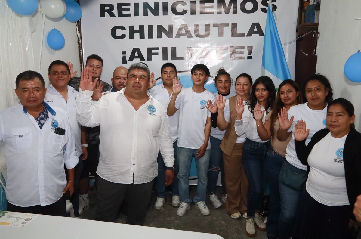 RamonHernande23's tweet photo. En Chinautla Partido 
SERVIR ya es legal 

El Partido SERVIR quedó este domingo Legalizado en el municipio de Chinautla bajo el liderazgo de Marcelo Flores más conocido como “El Gordo del Agua” al realizarse la asamblea municipal 

En su intervención Marcelo Flores recordó a los presentes el proceso de construir una organización política competitiva, aunque los otros proyectos políticos intentan entrampar el camino, cuando el pueblo quiere y Dios lo permite, los grandes cambios ocurren. 

"Estamos trabajando unidos muchas personas para lograr los grandes cambios que Chinautla necesita" expreso Marcelo Flores.

Por su parte el Ingeniero Simón Cabrera, Secretario Departamental de SERVIR indicó que Marcelo Flores tiene todo el apoyo de la organización departamental y la organización nacional, para promover los principios y valores que nos unen al partido SERVIR.
#PartidoServir #Metroredes #Chinautla #Afiliate #AñoPreelectoral
https://t.co/YSJljcrfZu