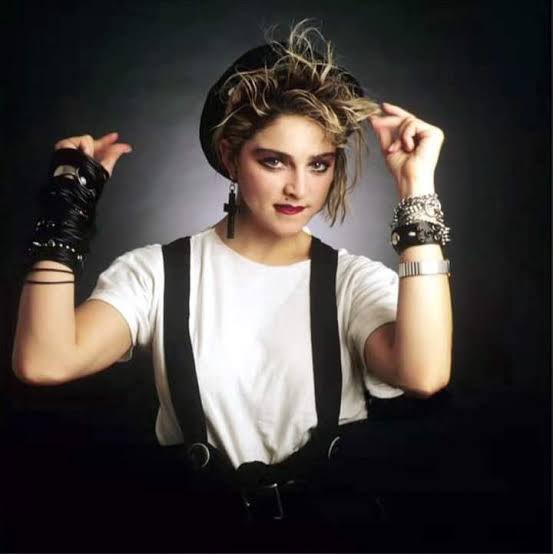 sweetcreateure's tweet photo. CAN WE TALK ABOUT SABRINA PAYING HOMMAGE TO THIS MADONNA LOOK!!! https://t.co/XoH6rs2hP0