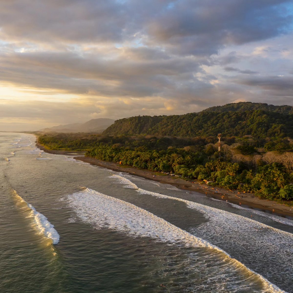 AndreMainardes's tweet photo. Costa Rica with @pd_bau....... #tr1p0t #instatravel #travel #discoverearth #wekeepmoments #fantasticearth #wanderlust #beautifulearth #adventure #traveling #landscape #summer #holidays #explore #costarica #nature #ocean #waves #costaricapuravida https://t.co/gxEBBHdtDe