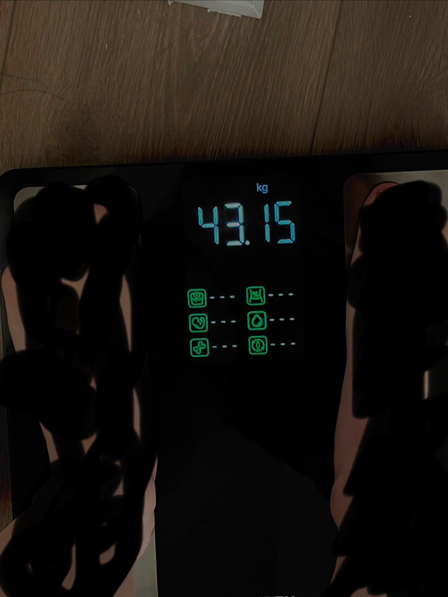 Clockworkmo's tweet photo. why is it impossible to go down once you’re at your gw omg https://t.co/fZZIuFS5m4