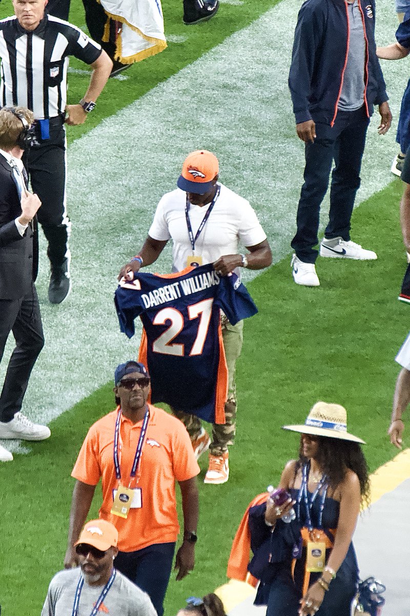 RyanGreeneDNVR's tweet photo. Broncos former safety @NickFerguson_25 brought Darrent Williams' jerseys 🙌🫡 https://t.co/ndfXJVlLFW