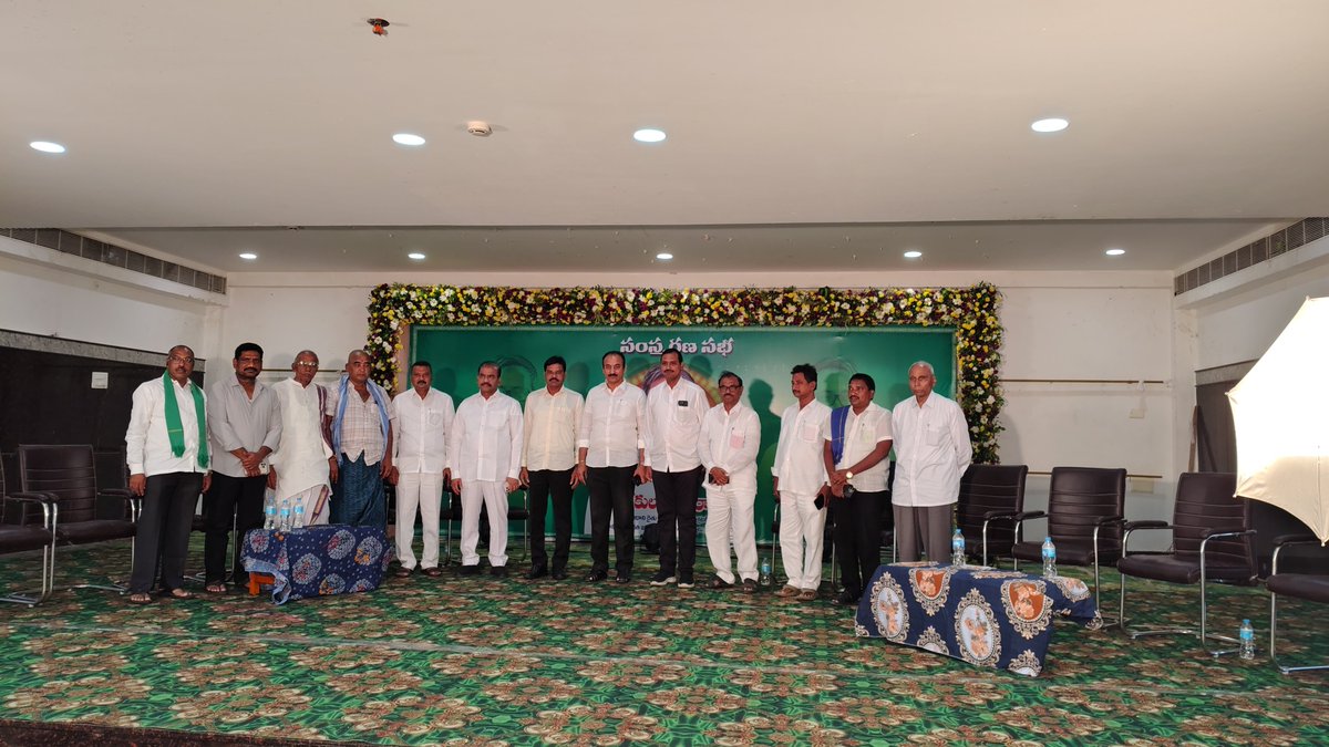 gvrk666's tweet photo. నిన్న రాజధాని అమరావతి ప్రాంతంలోని తుళ్లూరులో జరిగిన రాజధాని రైతు పరిరక్షణ సమితి సెక్రెటరీ 
ధనేకుల రామారావు గారి సంస్మరణ సభలో పాల్గొని వారి చిత్రపటానికి నివాళులు అర్పించడం జరిగింది https://t.co/0ymAdeyicS
