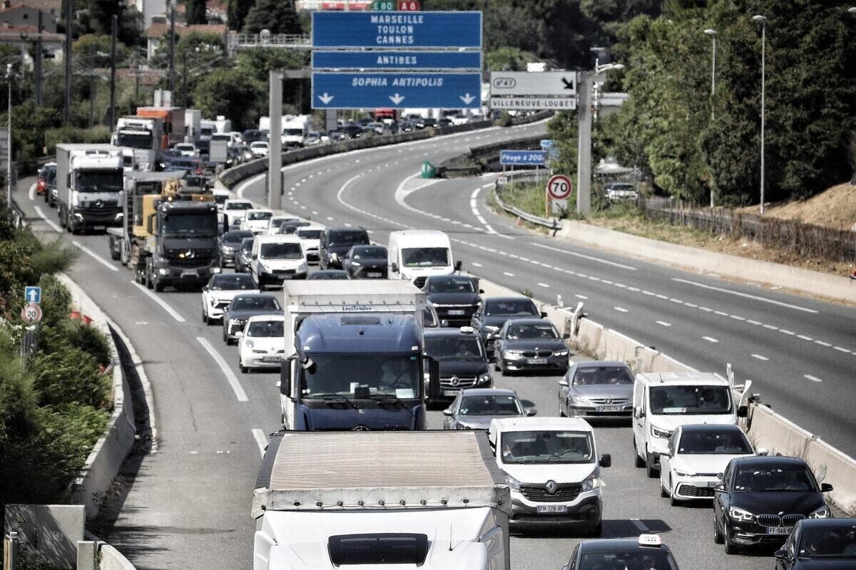 Nice_Matin's tweet photo. L’autoroute A8 coupée en direction de l’Italie après un accident
👉https://t.co/xAbHD0xKOJ https://t.co/81elc6iKwA
