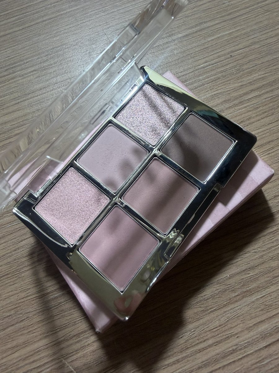 monnii_mot's tweet photo. #ส่งต่อ 2aN eye palette สี 20 Rosy fog แค่ลองสีครั้งเดียวค่ะ 

260฿ ส่งฟรีค่า
f = dm

#เครื่องสำอางมือสอง #ส่งต่อเครื่องสำอาง #ส่งต่อเครื่องสำอางมือสอง #2aN #eyepalette #เครื่องสำอางเกาหลี https://t.co/IjyVTh0g99