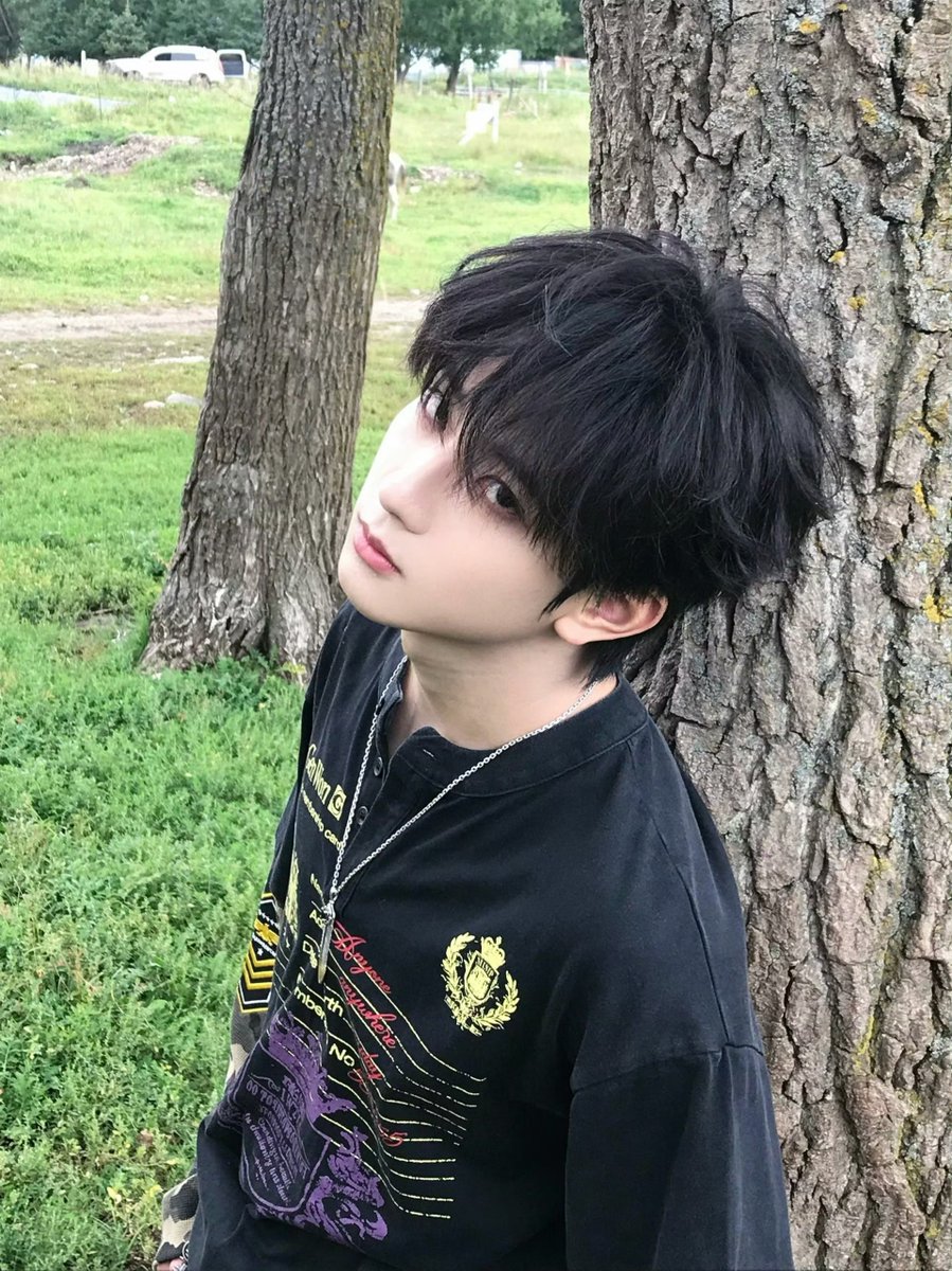 Muen_1116's tweet photo. 🧡💖At Paris Fashion Week, Mu Zhicheng, Youth Brand Ambassador for L’Oréal Paris, showcases the power of youth. He carries fresh vitality to the world stage and delivers his own fashion interpretation.

#MuZhicheng
#LOrealParis
#ParisFashionWeek
#PFWSS27 https://t.co/hz60fQvZOD
