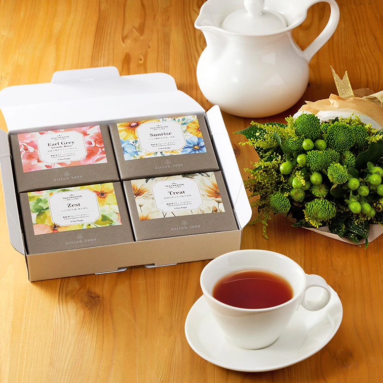 nittoh_tea's tweet photo. 青缶の香味がお口に合えば幸いです。
一緒にお買い上げいただいたフレーバーティーは、日東紅茶のメーカー「三井農林」が展開しているプレミアムティーショップ「nittoh.1909」の商品です。
和紅茶（国産紅茶）ベースのフレーバーティーで、今年8月に新しく加わった４種を含め、全８種販売しております。
和紅茶のホットティーがお好きな方におすすめです。ギフトセットもございます。

#nittoh1909