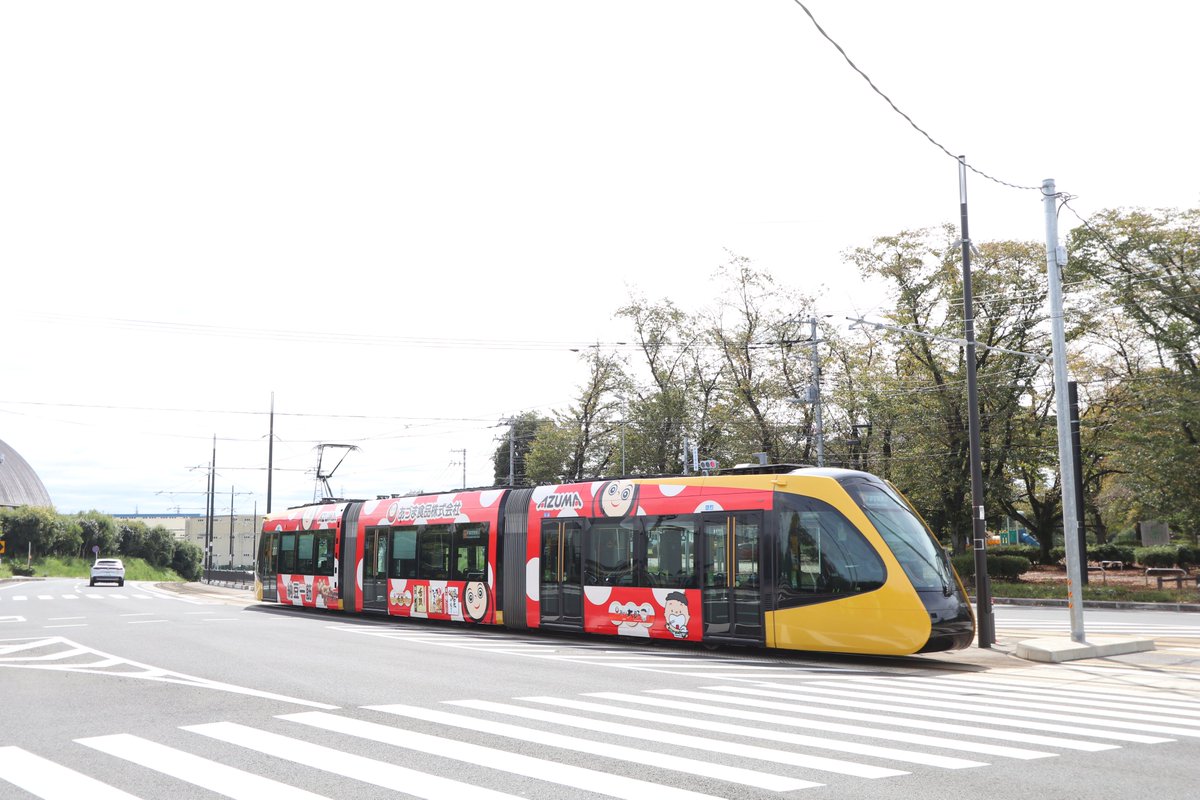 u_lightrail's tweet photo. なんと、ついにあと100人程で45,000人になります！

そして、9月もあと2日！もう下半期に入ります。夏休み明けと思われる大学生のお客様も一気に増えてきました。

行楽の秋ということで、ラッピングの各車体だけでなく、あと1ヵ月くらいするとこんな風に紅葉が鮮やかになりますよ！
(写真は一部去年!) https://t.co/00uvlzBTT6