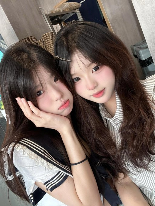 ar1228rishe0730's tweet photo. 跟闺闺甜蜜双排！！  

有人想锐评一下我和闺蜜的福嘛 🥹     

不要📷赶紧看，我要删了… https://t.co/50tZG825Zg
