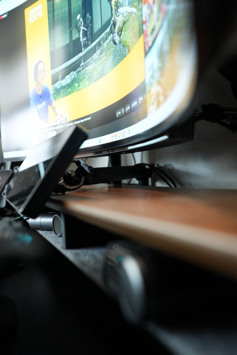 Jass_FPS's tweet photo. CORSAIR XENEON EDGEをエルガトマイクアームで浮かせる作戦😑#desksetup https://t.co/u48FP0y4pm