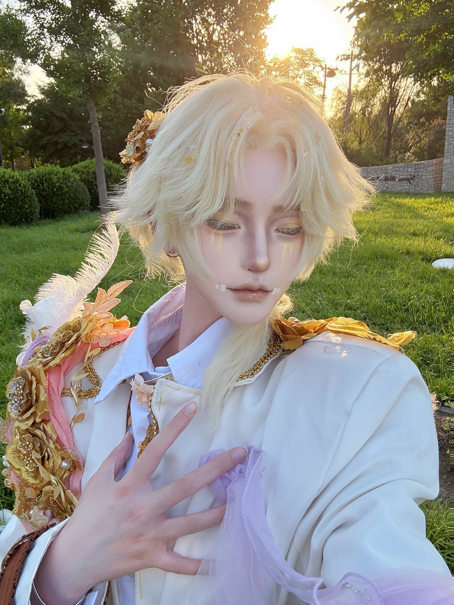 Imhunger2's tweet photo. 在发光✨ #IdentiyV #第五人格 #佣兵 #傭兵 #naibsabedar #cosplay https://t.co/7dNfeIY8Wt