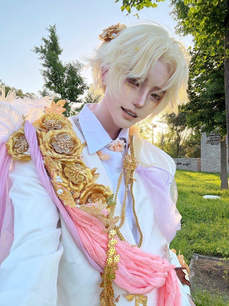 Imhunger2's tweet photo. 在发光✨ #IdentiyV #第五人格 #佣兵 #傭兵 #naibsabedar #cosplay https://t.co/7dNfeIY8Wt
