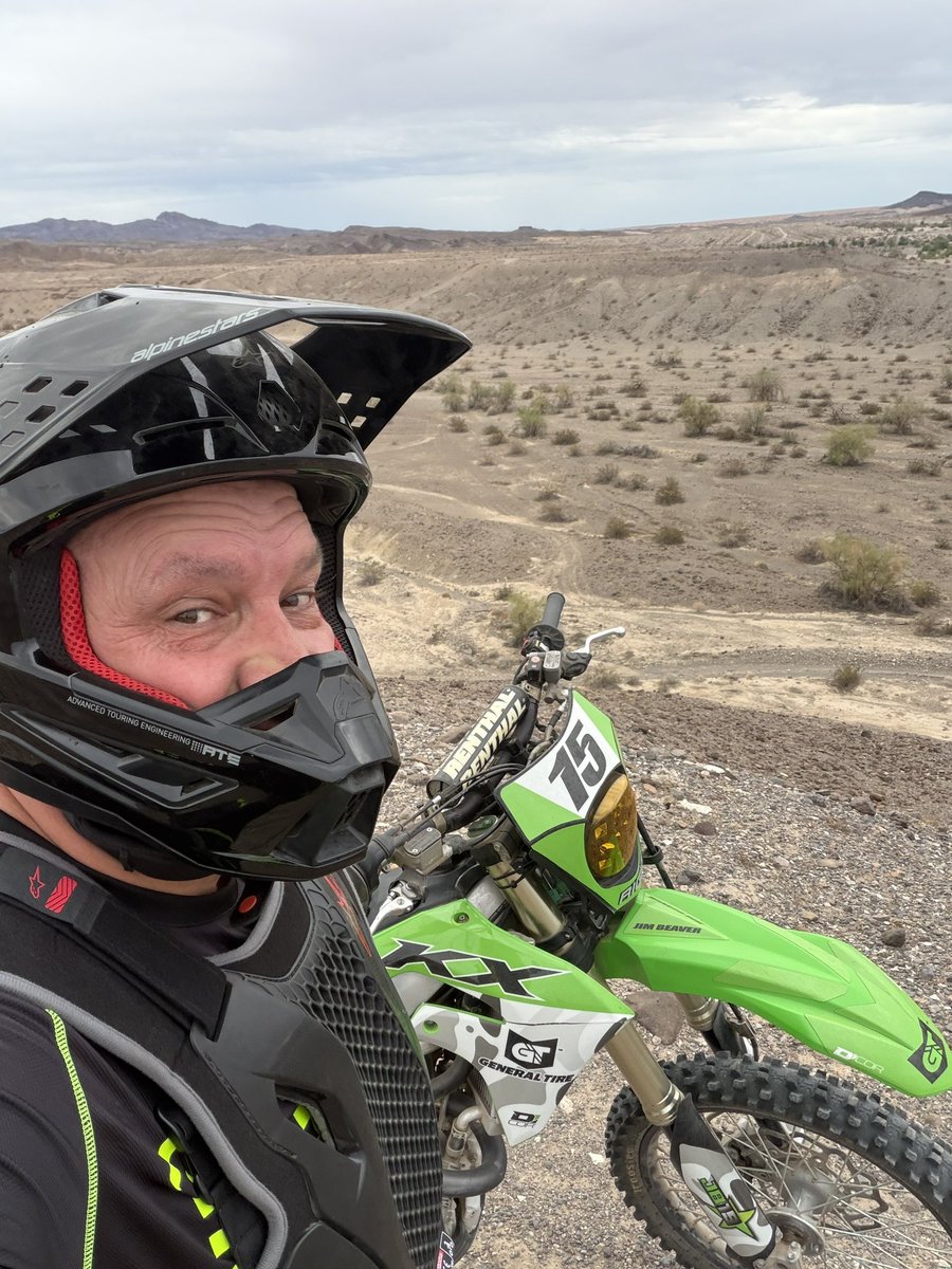 JimBeaver15's tweet photo. Went on my first dirtbike ride of the Fall today… it felt extremely good to be back on a bike. 

@KawasakiUSA @GeneralTire @RigidNation @HoosierTire #gtandbeaver https://t.co/KGWjrxyOlh