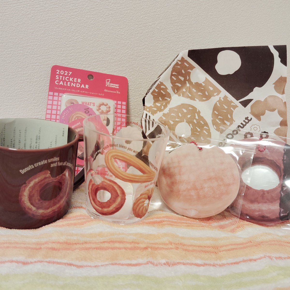 anko_kyoto's tweet photo. アフタヌーンティーリビング×ミスドコラボ!!オンラインは絶対勝てないと思ったから大阪行ってきた。諦めたのと実物見てやっぱいいやってなったのとで予定よりお会計抑えられた。本当は全部欲しいくらいだよ!! https://t.co/ciGVTnD5TB