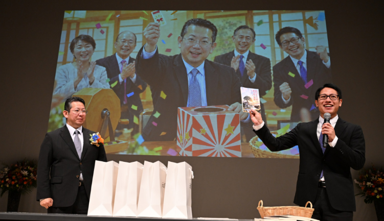 shionappa's tweet photo. 堀会長を迎えての特別集会

私は準備委員会の実務と
お楽しみ会の司会を担当しました

初めて迎える大きなイベントと責任

会長のみ言の最中には
急に呼ばれて舞台上にも💦

土日の2日間
急な変更の対応で緊張しっぱなし

でも最高に楽しい2日間でした🌟 https://t.co/08Mn8DriPn