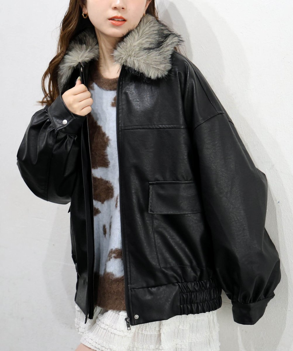 tiptoppocket's tweet photo. 【tiptop】
取り外し可能なファーティペット付きのフェイクレザーブルゾン

ボリューム袖とフラップポケットがレザーのハードさを和らげ、幅広い着こなしにマッチ🗝️

ショート丈、ロング丈の2サイズ展開

🛒https://t.co/SmiNF822zb

#ZOZOTOWN #秋服 #秋コーデ #秋先取り #トレンド https://t.co/iBdVZMrzbk