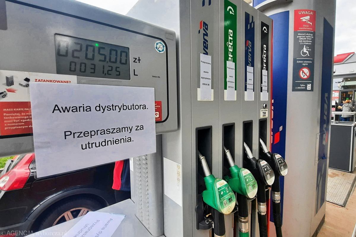 mr_bykowski's tweet photo. @R_A_Ziemkiewicz Powoływanie się na Obajtka w kontekście paliw to jak powoływanie się na Ziemkiewicza jak na przykład odpowiedzialnego dziennikarstwa https://t.co/jUWrAdObh6