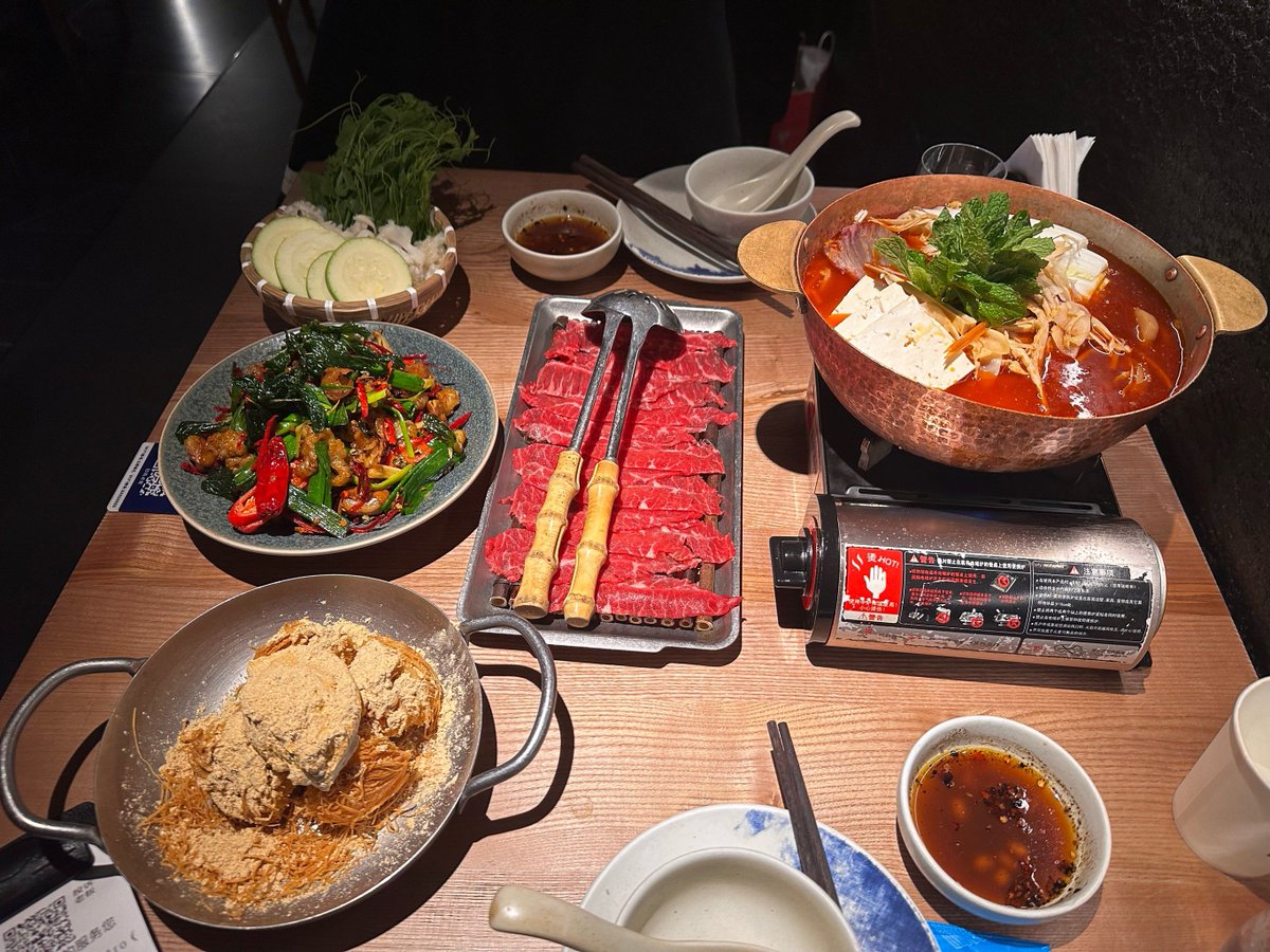 hiroevan669593's tweet photo. It's way past midnight, but the warm miso soup and grilled yakitori here never close. Come in, grab a seat, the kitchen's got your back. https://t.co/UKtrM7ukNo