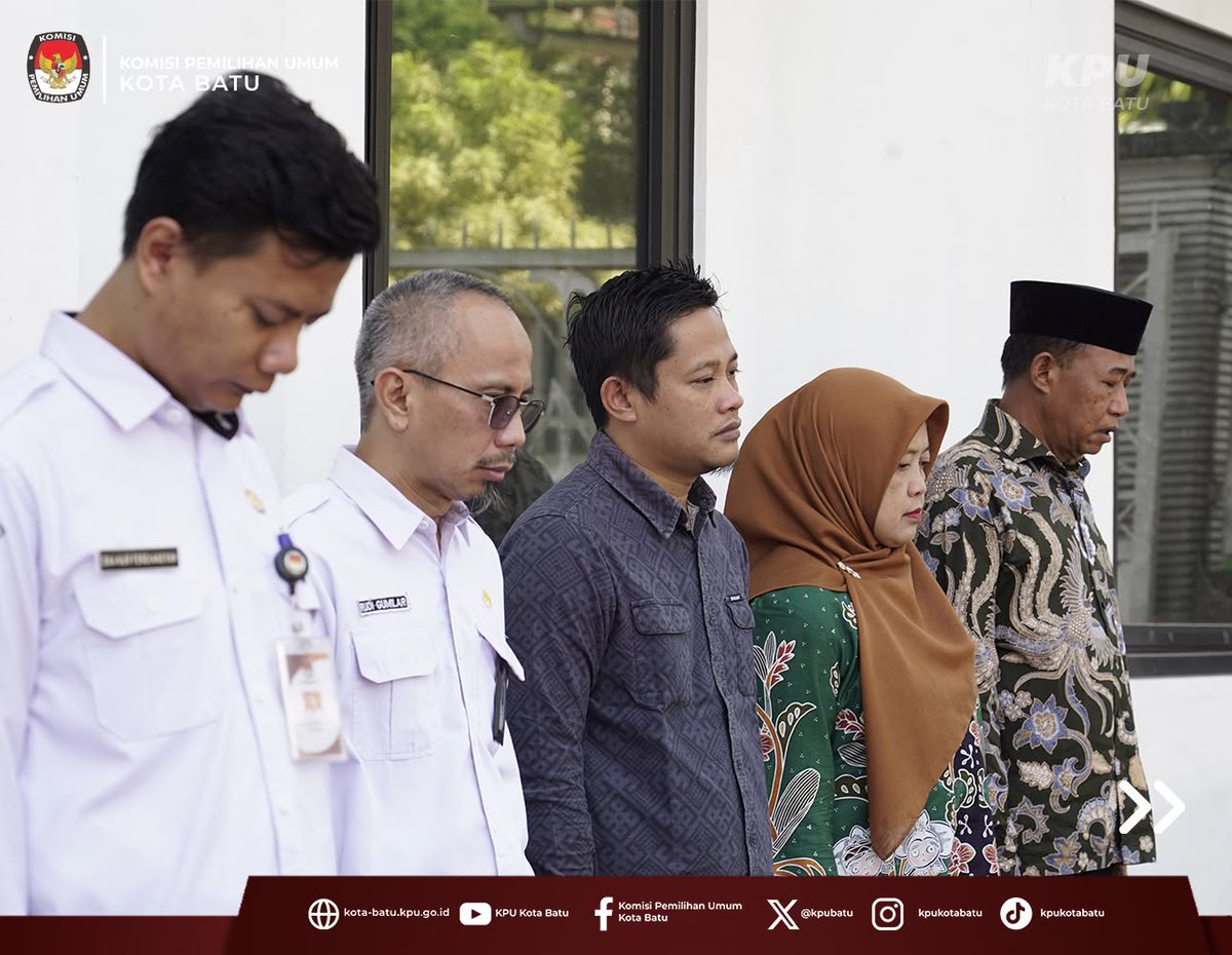 KPUBatu's tweet photo. #TemanPemilih, KPU Kota Batu melaksanakan apel pagi rutin pada Senin (28/9/2026). Kegiatan apel dipimpin oleh Anggota KPU Kota Batu Divisi Teknis Penyelenggaraan Pemilu, Thomi Rusydiantoro.

#KPUMelayani #ApelPagi #Senin #Produktif https://t.co/0F1CyOZxnj