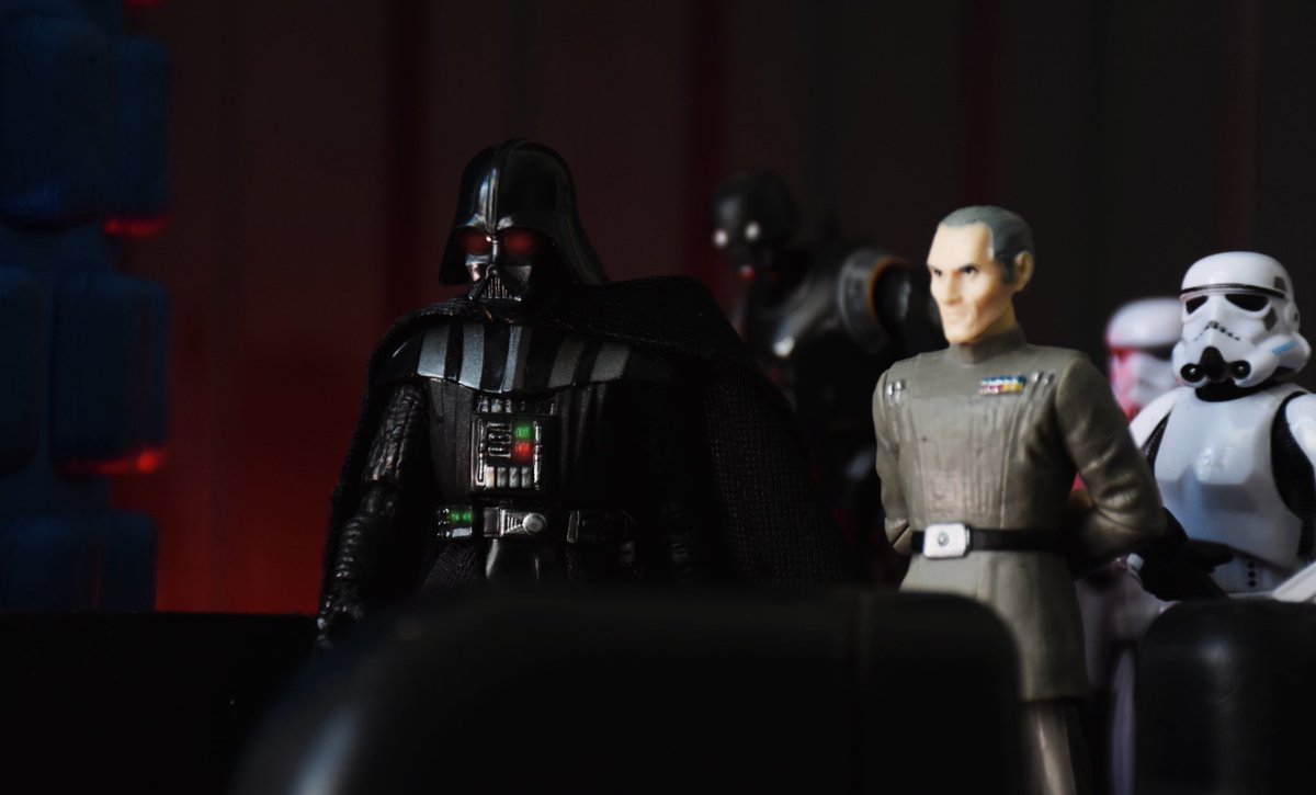 ReadFiveDesigns's tweet photo. Imperial 

#readfivestandingby 
#darthvader #tarkin #starwars #toyphotography https://t.co/phl5oYtRdB