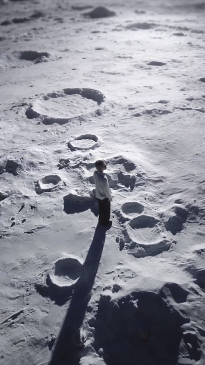 aevorIah's tweet photo. jimin on moon                    moon on jimin https://t.co/TR64o7oM1W