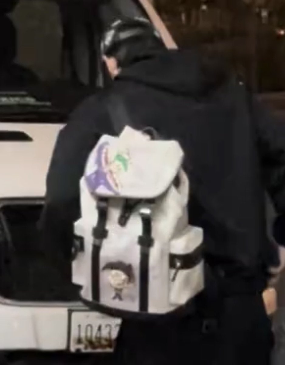 _bykidult's tweet photo. Vtlv la mochila de Campillo es de los padrinos mágicos JAJAJAJAJAKAK https://t.co/m1gfOwanC7
