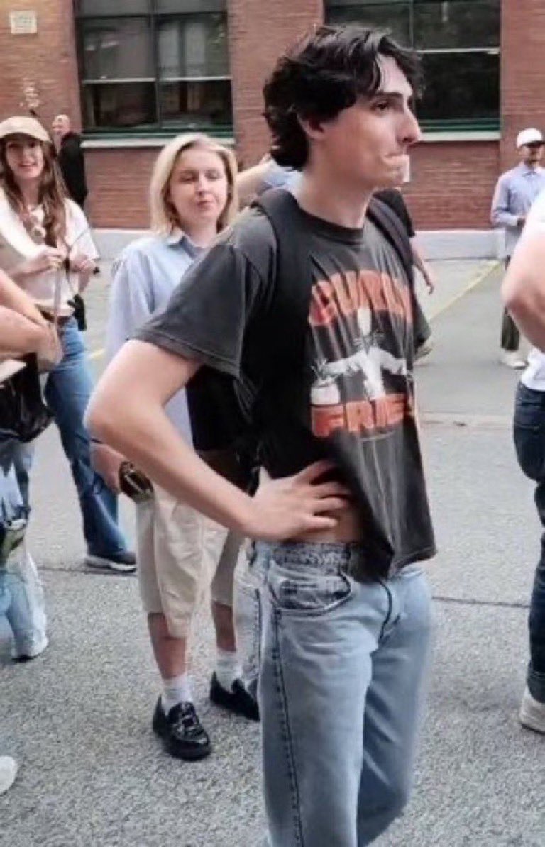 michael_twinklr's tweet photo. THE HIP HOLD?? THE SKIN?? NASSTAYY OOMHHGG https://t.co/pOvt2nqDx9