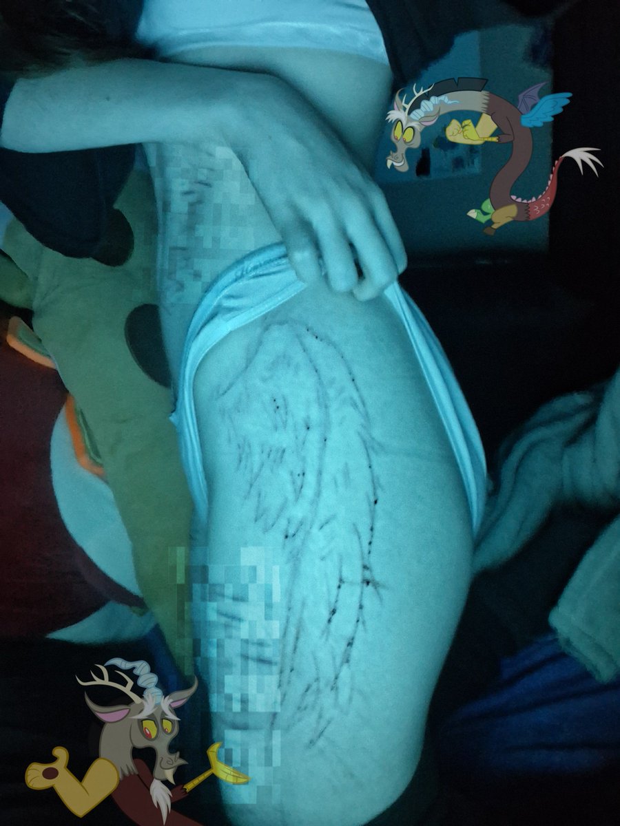 iridescentdrlng's tweet photo. I drew a wing on my flank ^_^ 

Made with grok ai!!! Ai generated/ fake/ edited with ai :P halloween makeup practice ^_^ #shedrtwt #slittwt #sheditwt https://t.co/sj5AwGUWuH