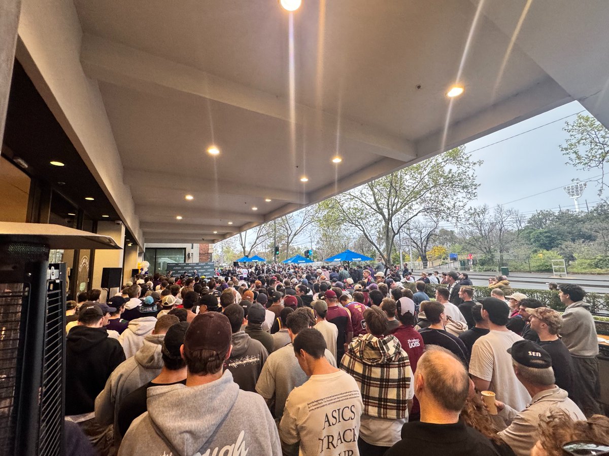 SENBreakfast's tweet photo. Utterly unbelievable scenes...
#Ballers, we can't thank you enough for getting up early and doing the work at Friday's #Pullman broadcast.
๐ฅ #601 https://t.co/GvaCp1D1m9