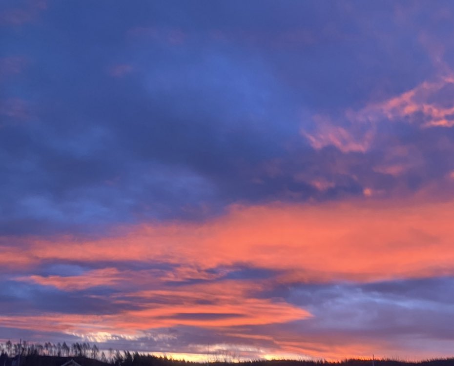 DroopyTVHDXD's tweet photo. @Perd_COS i like taking pictures of the sky too! :) https://t.co/ev7I7wcSB3
