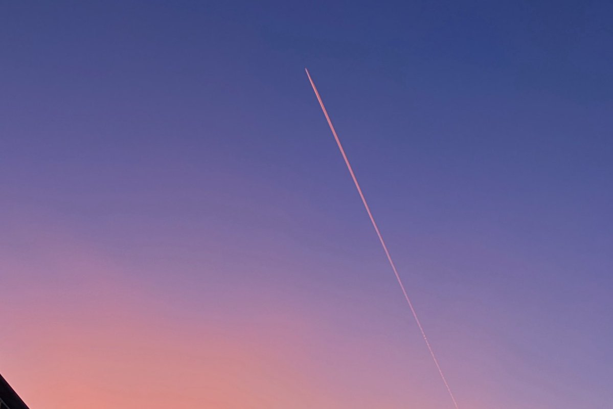 DroopyTVHDXD's tweet photo. @Perd_COS i like taking pictures of the sky too! :) https://t.co/ev7I7wcSB3