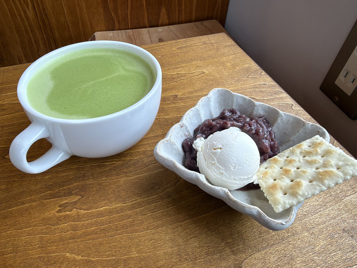 alford_satri's tweet photo. 本日オープンした
秋田市新屋「MATCHASTAND Sloam」で
抹茶アメリカーノ(HOT)と小倉クリームチーズをいただきます🍵 https://t.co/ZusoMItB11