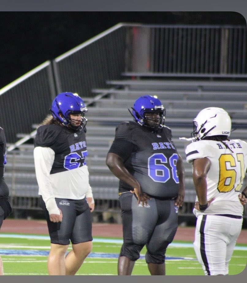smallnick05's tweet photo. 6,4 305 versatile Oline NT @ALRaysFootball @TheRedZoneCoach 
@LibertyFootball @LibertyFlames https://t.co/mrwExp2yUx