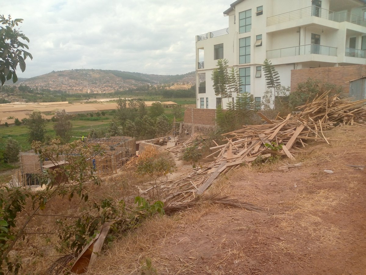 280 SQM PRIME PLOT FOR SALE – KIBAGABAGA 📍 Kibagabaga 📐 Size: 280 SQM 💰 Price: 120,000,000 RWF Prime location — ideal for a residential or investment project. #Kibagabaga #PrimeLand #PrimePlot #LandForSale #KigaliRealEstate #RwandaRealEs