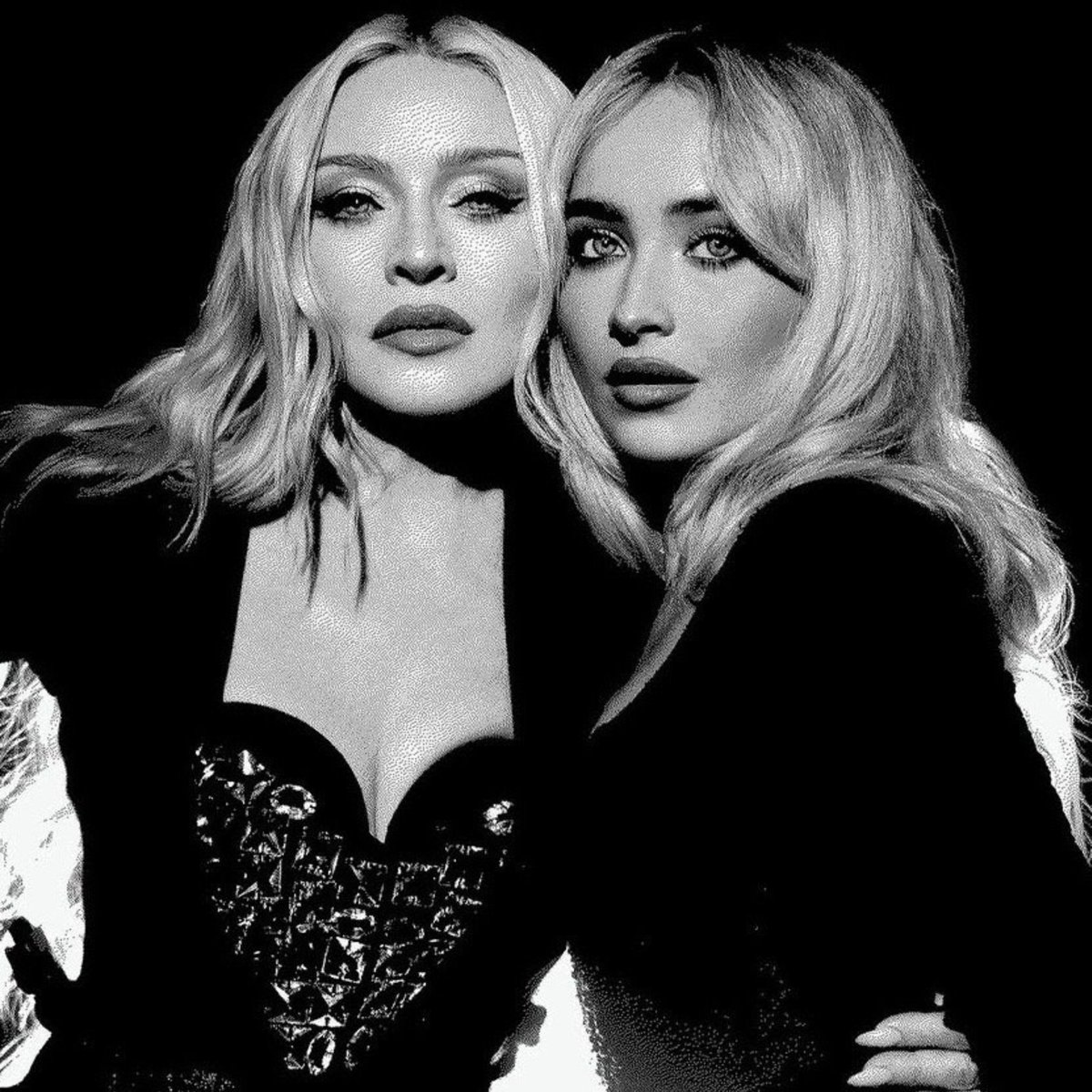 SNBbrasil's tweet photo. 🏆 ELAS VENCERAM TUDO! 👑🔥

Madonna e Sabrina Carpenter levaram o prêmio de Melhor Colaboração no VMA 2026 pelo hit “Bring Your Love”.

No discurso, a Rainha revelou que esperou 5 dias por uma resposta de Sabrina antes de mandar DM!

Gostou da vitória?

#VMAs #Madonna #Pop https://t.co/w9rnMkHvFu