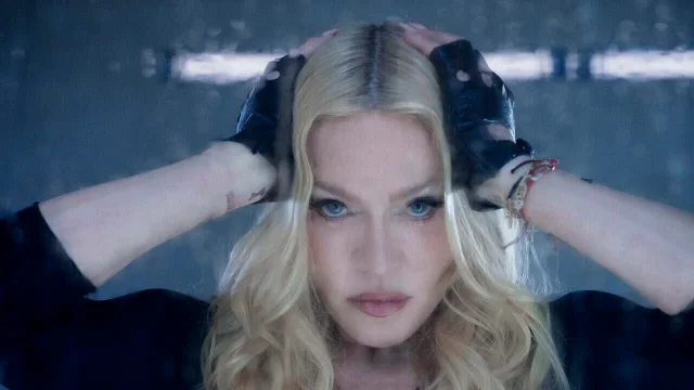 AwardsWatchErik's tweet photo. Madonna wins the VMA for Artist of the Year #VMAs https://t.co/ZMHmN3QzTI