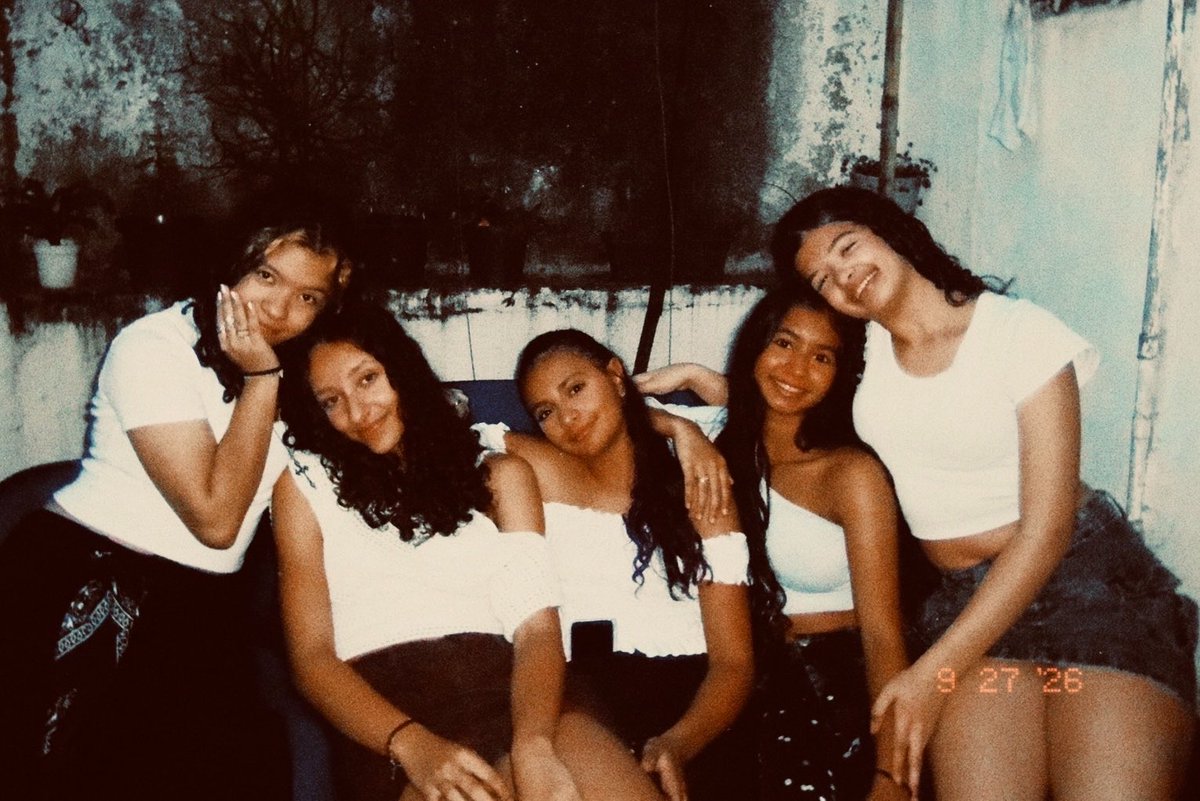 straewniies's tweet photo. aniversário da soulsisterz merece ir pro twitter sim, #nodurtstwt 🤍 https://t.co/ToNMd5FDAp