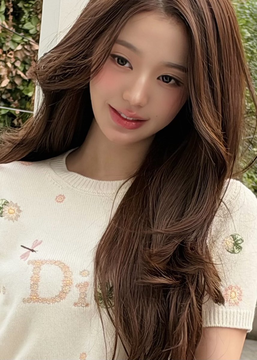 wonyoungdollz's tweet photo. Her happiness is everything we need ✨

WONYOUNG EN ROUTE #ParisBoundWonyoung #JANGWONYOUNG #WONYOUNG #DiorSS27 @Dior https://t.co/qyuk3fXbDx