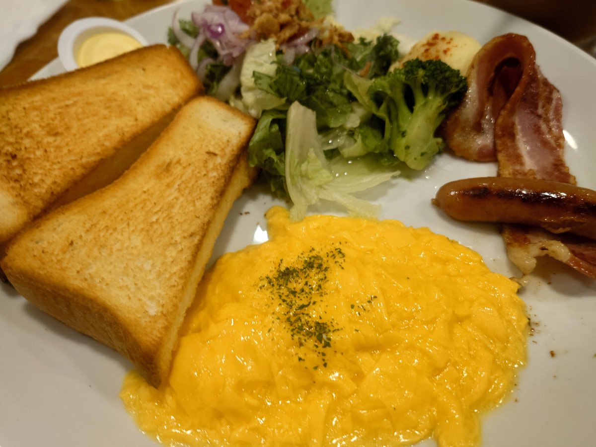 catbookviola's tweet photo. 札幌レインボープライド楽しかった〜
子育てについて色々な話が聞けたのも良かったし、実際にお子様方と遊んで触��合えたのも新鮮で楽しかった！

写真全然撮ってないから朝ごはん載せとこ https://t.co/FB8DgmsPFh