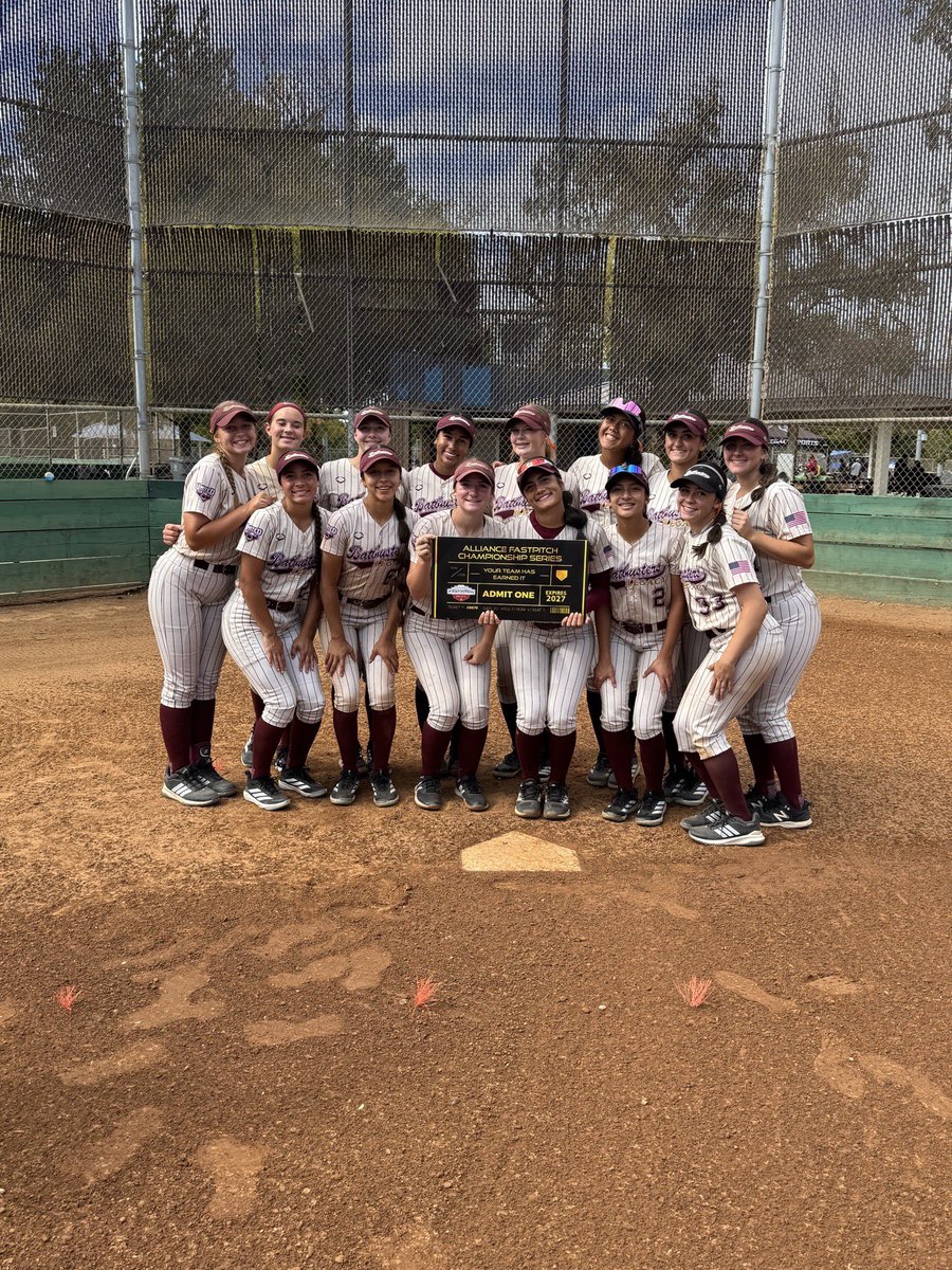 BrooklynWells29's tweet photo. Proud of my team. We are qualified and headed back to Indiana next summer. We had some great team wins finishing undefeated and 3-0 and I had so much fun being back on the dirt with this team. The best is ahead! @BBLegacyGK @16uGannlegacy https://t.co/slxxWm6EuJ
