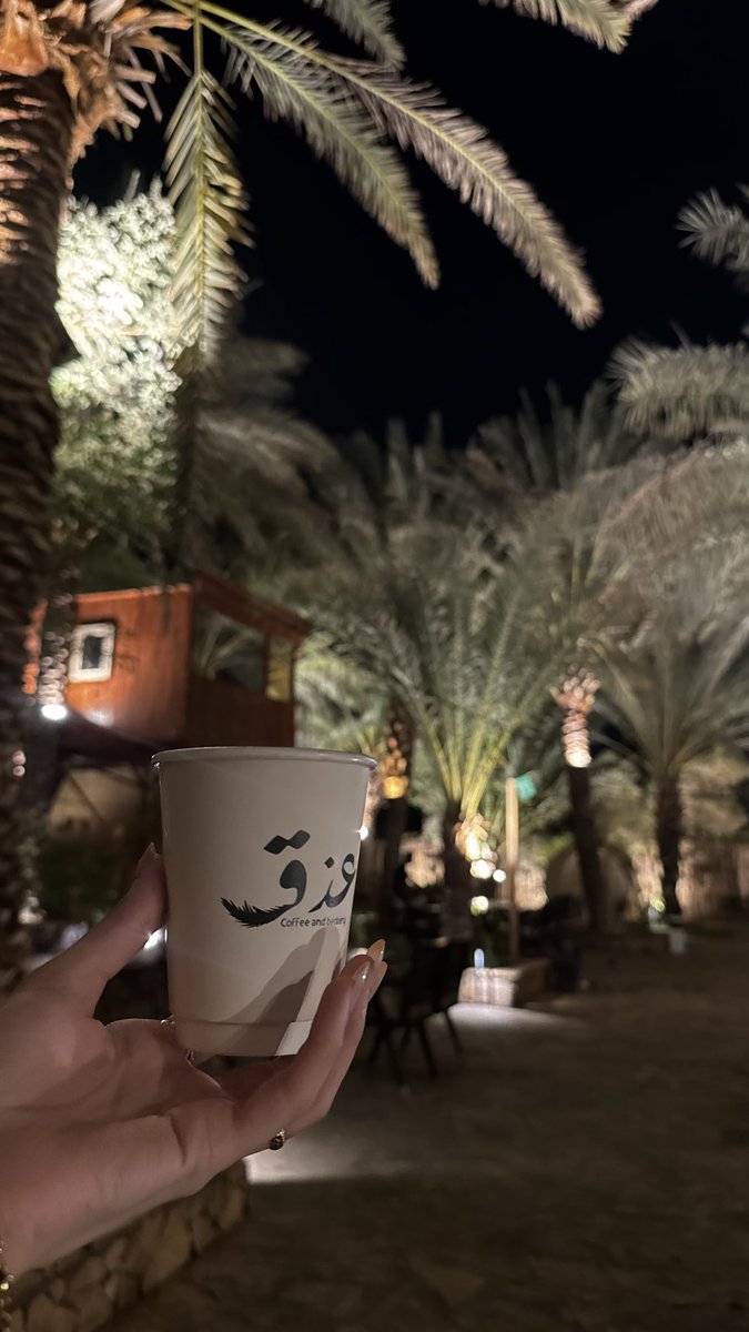 D7D6l's tweet photo. احب منظر النخل🌴🌴 https://t.co/kc0iC0ja6k