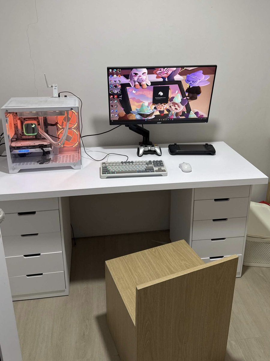 0xtequilaa's tweet photo. how’s the work chair looking? https://t.co/9auYMY9upY