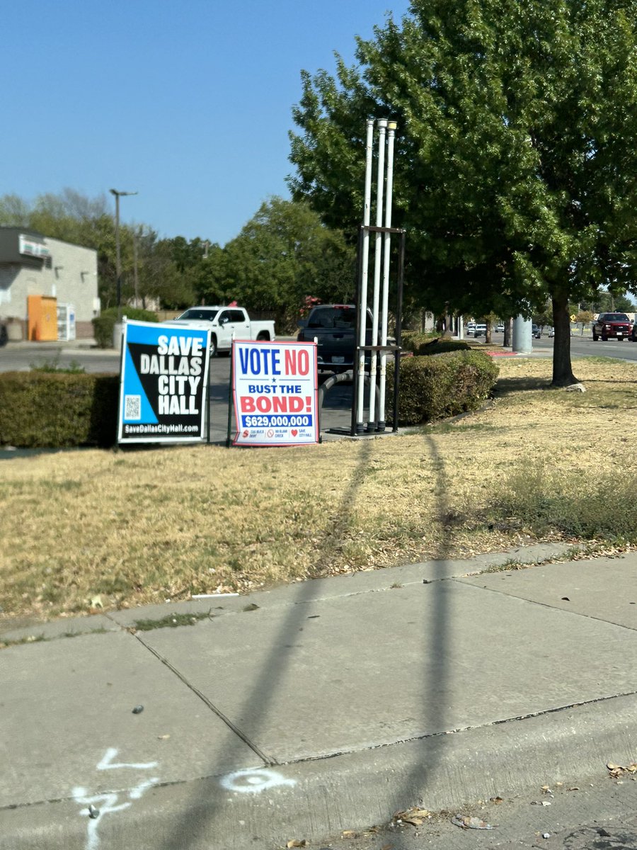 BustTheBond's tweet photo. Have you seen me out in the wild?

Volunteers are working all over the city to share important info with their neighbors! ❤️

Let's keep the momentum going! Request your yard sign at https://t.co/BcVZ5sn6Gr. https://t.co/ncBjC09oOX