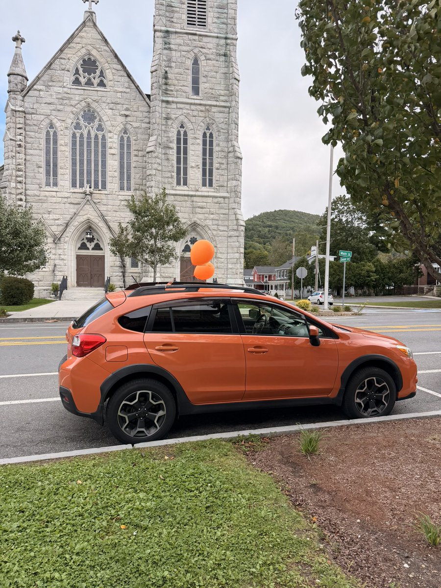 TheLordOfSynth's tweet photo. I went to the orange crosstrek parade this weekend and it was the greatest experience of my life https://t.co/dNMKiWUZVr