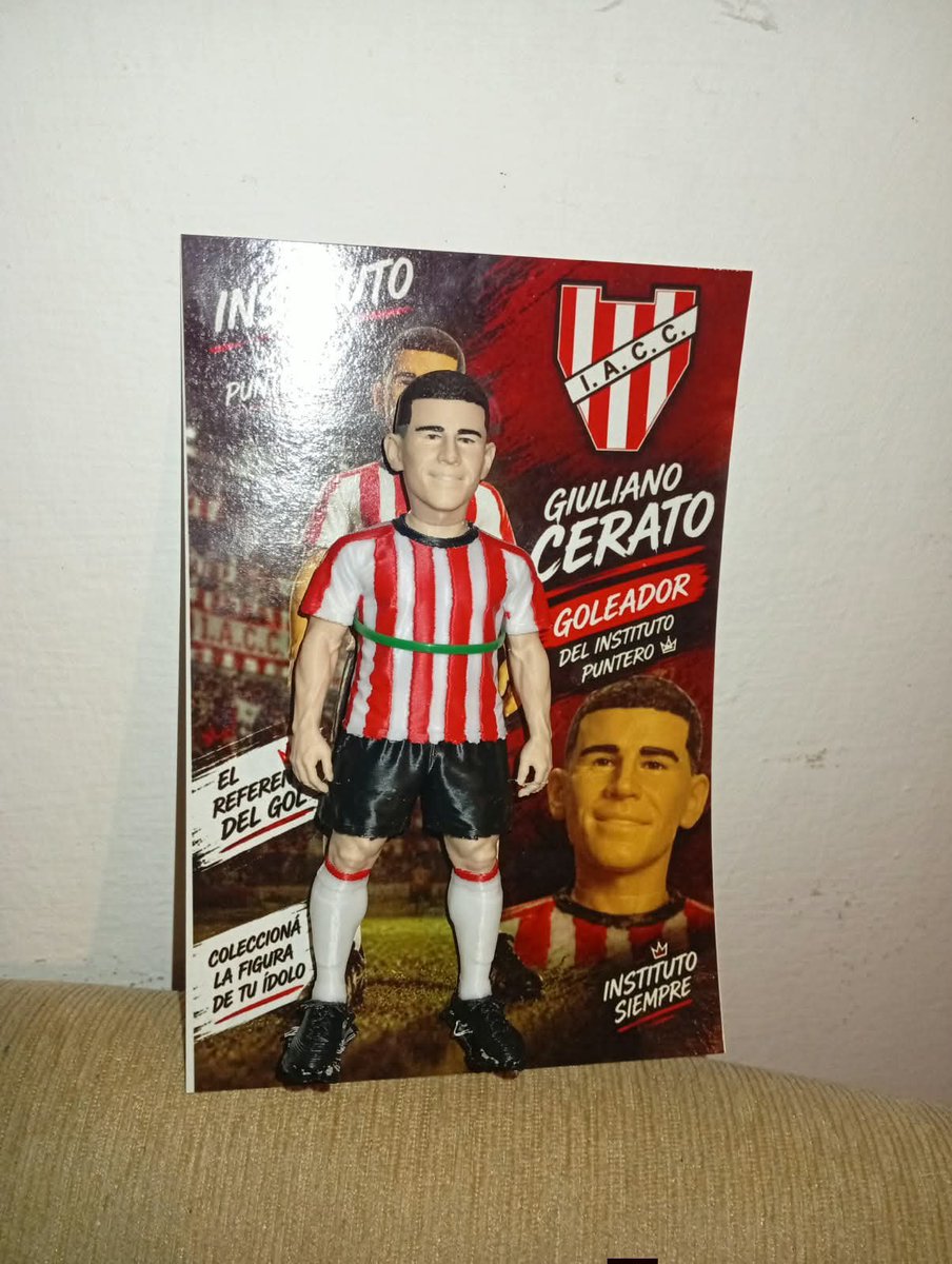 Pablidios1918's tweet photo. Mi vieja: ¿Quién carajo se gastó todos los ahorros de la familia?

Yo en mi pieza jugando con mi figura coleccionable de Ceratiño: https://t.co/ZBo6s6tkWL